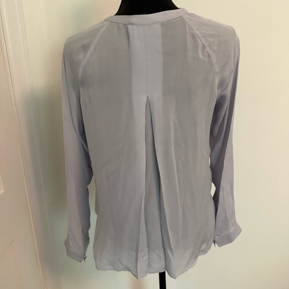 Vince lavender silk top with buttons size XS - Picture 2 of 8